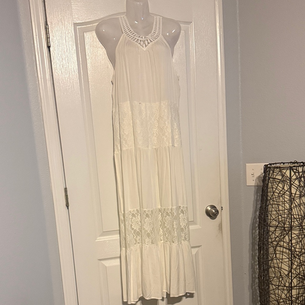 Chic Ivory Lace Maxi Dress